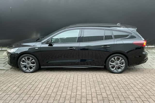 Ford Focus (2023) thumbnail 6
