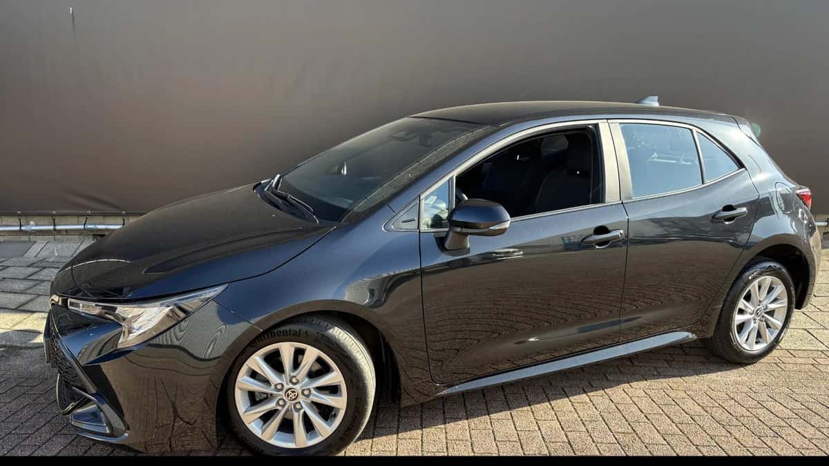 Toyota Corolla (2023) — foto 1