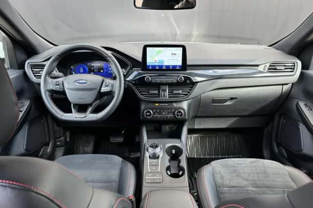 Ford Kuga (2022) thumbnail 3