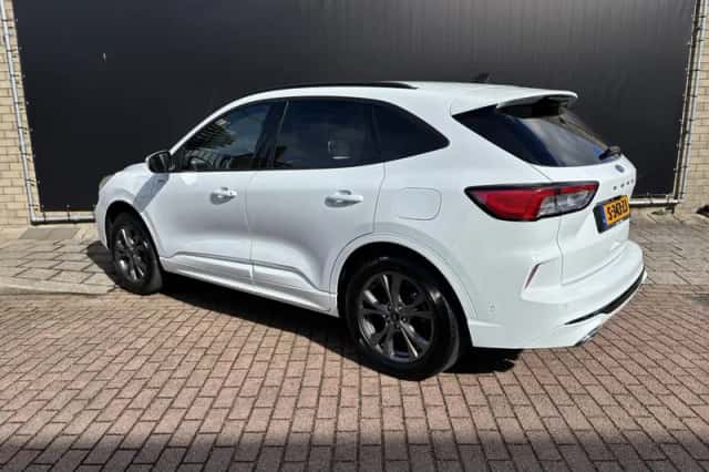 Ford Kuga (2022) thumbnail 4