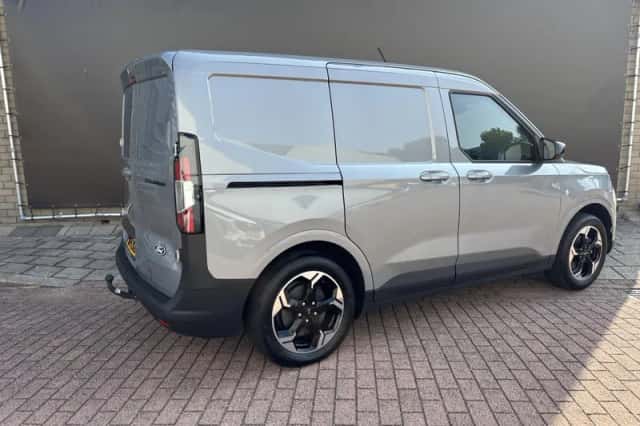 Ford E-Transit Courier (2025) thumbnail 2