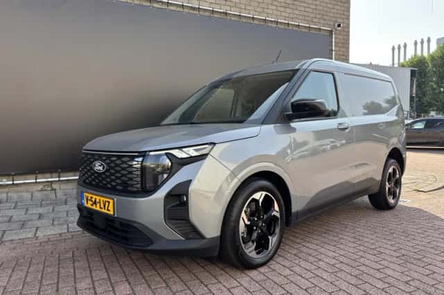 Ford E-Transit Courier (2025) thumbnail 5