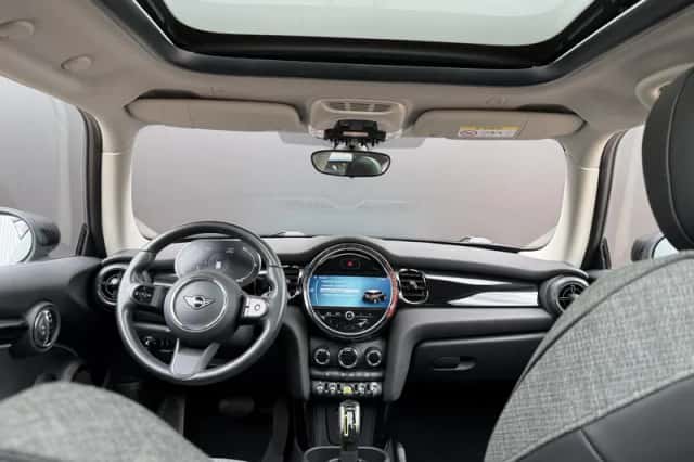 MINI Electric (2021) thumbnail 3