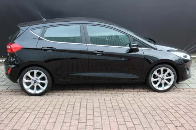 Ford Fiesta (2017) thumbnail 2