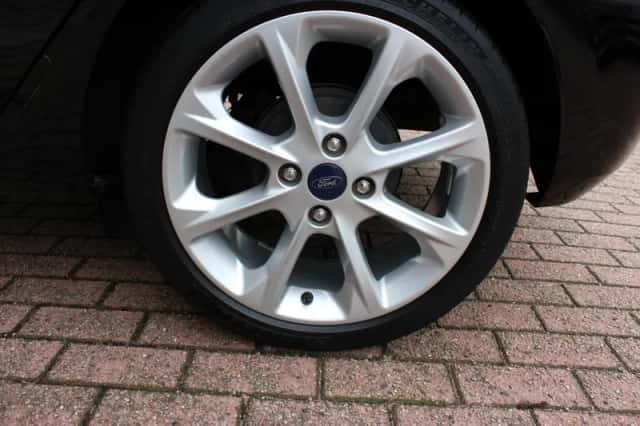 Ford Fiesta (2017) thumbnail 4