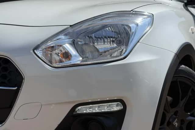 Suzuki Swift (2021) thumbnail 3