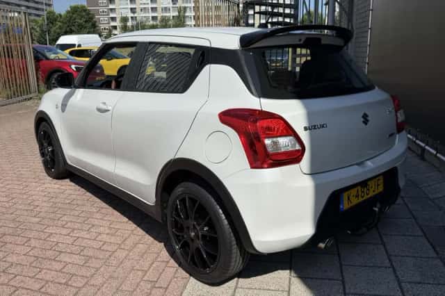 Suzuki Swift (2021) thumbnail 5