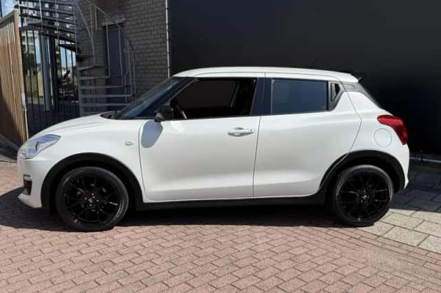 Suzuki Swift (2021) thumbnail 6