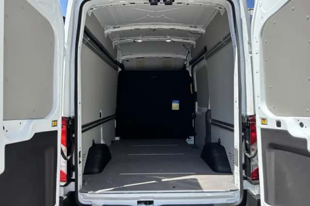Ford E-Transit (2024) thumbnail 5