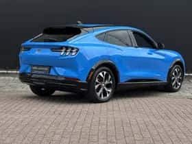Ford Mustang Mach-E (2025) thumbnail 5