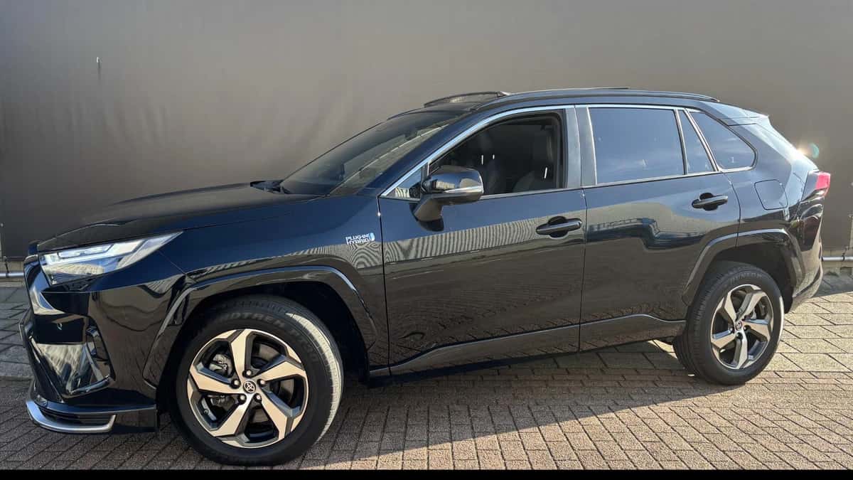 Toyota RAV4 (2024) — foto 1