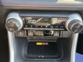 Toyota RAV4 (2024) thumbnail 12
