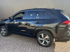 Toyota RAV4 (2024) thumbnail 5