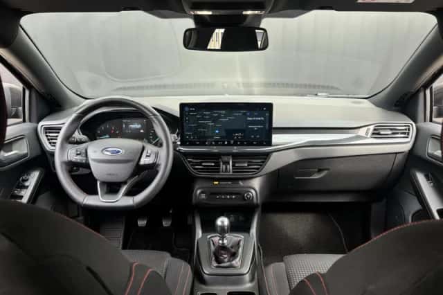 Ford Focus (2024) thumbnail 3
