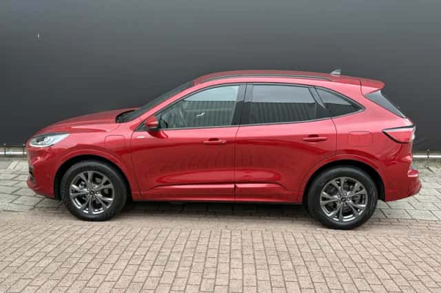 Ford Kuga (2023) thumbnail 4