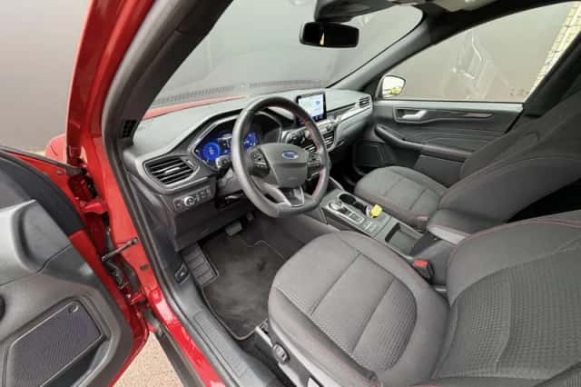 Ford Kuga (2023) thumbnail 6