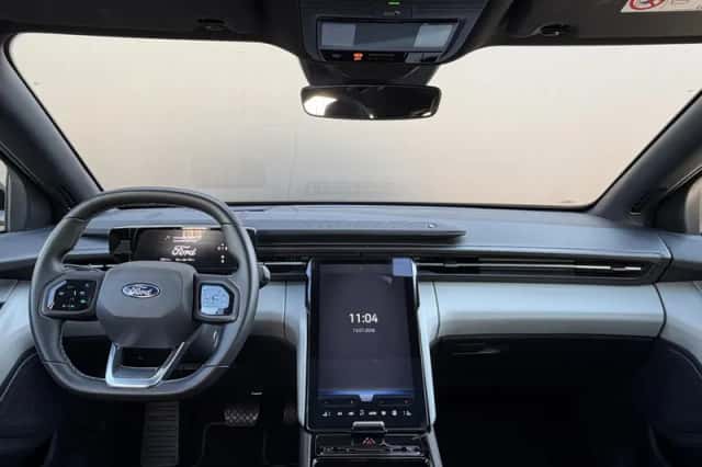 Ford Explorer (2025) thumbnail 3
