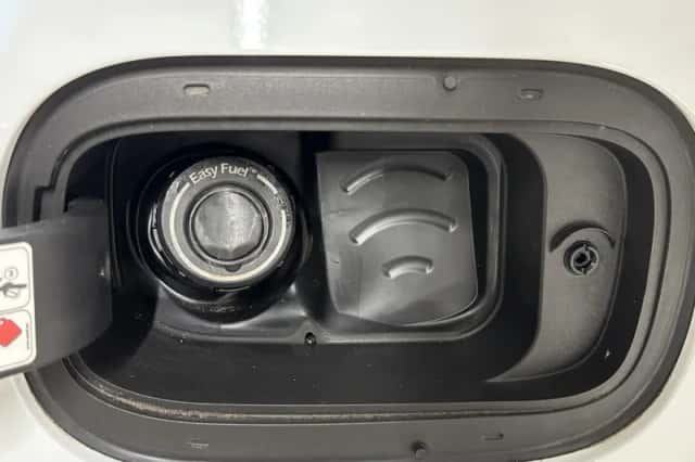 Ford Kuga (2024) thumbnail 4