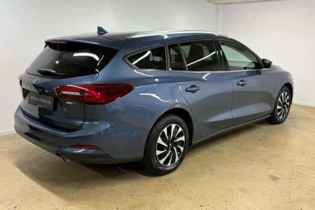 Ford Focus (2022) thumbnail 2