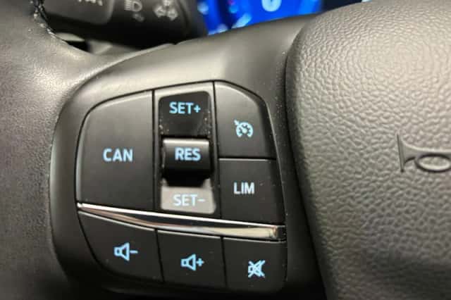 Ford Focus (2022) thumbnail 12