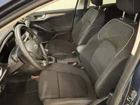 Ford Focus (2022) thumbnail 14