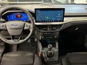 Ford Focus (2022) thumbnail 3