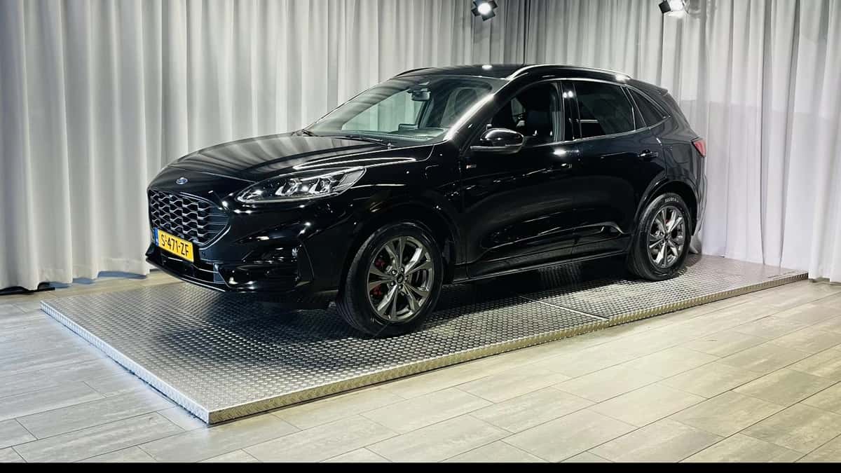 Ford Kuga (2023) — foto 1