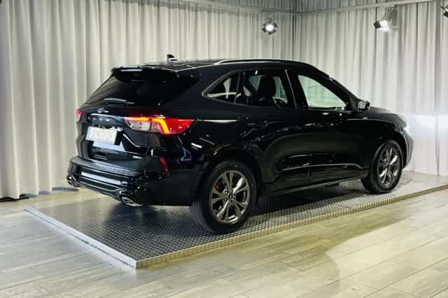 Ford Kuga (2023) thumbnail 2