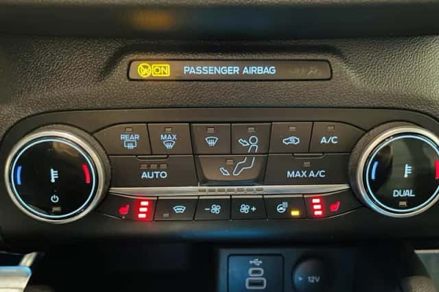 Ford Kuga (2023) thumbnail 12