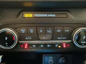 Ford Kuga (2023) thumbnail 12