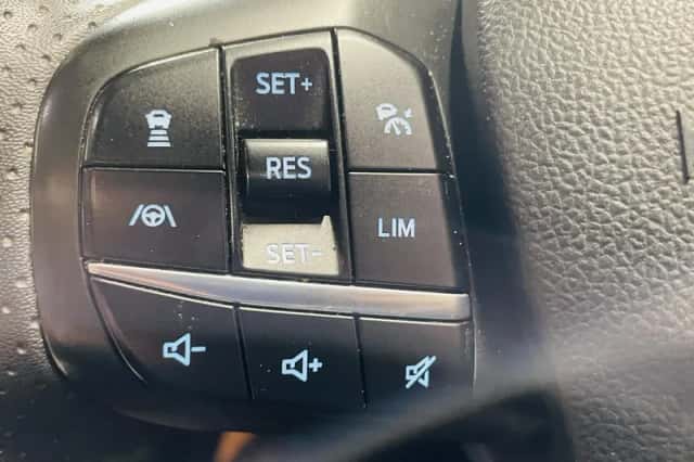 Ford Kuga (2023) thumbnail 15