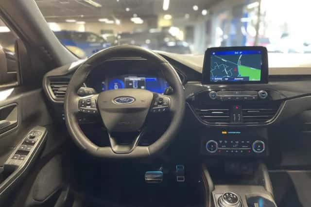 Ford Kuga (2023) thumbnail 3