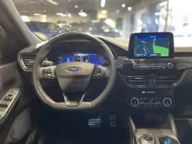 Ford Kuga (2023) thumbnail 3