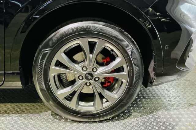 Ford Kuga (2023) thumbnail 5