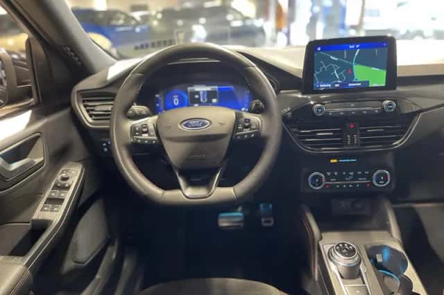 Ford Kuga (2023) thumbnail 9