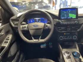 Ford Kuga (2023) thumbnail 9