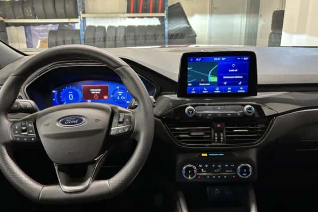Ford Kuga (2023) thumbnail 12