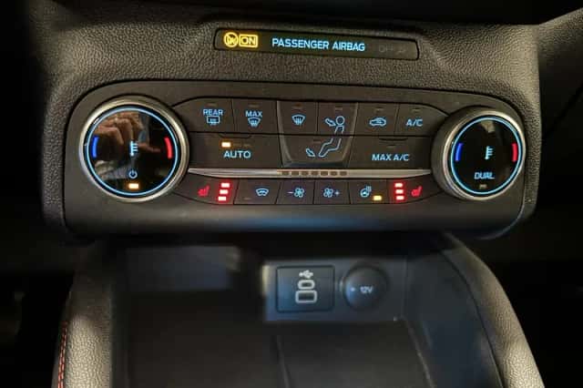 Ford Kuga (2023) thumbnail 16