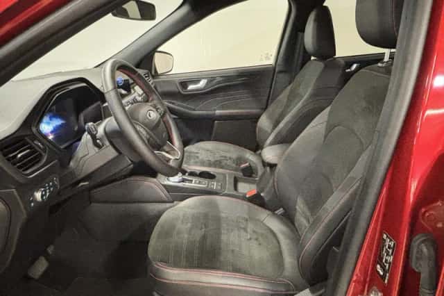 Ford Kuga (2023) thumbnail 8