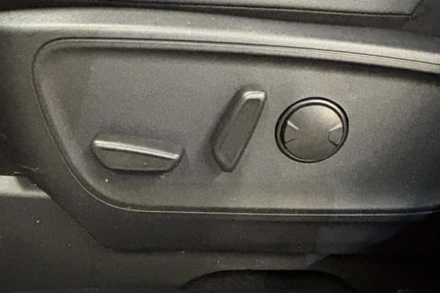 Ford Kuga (2023) thumbnail 9