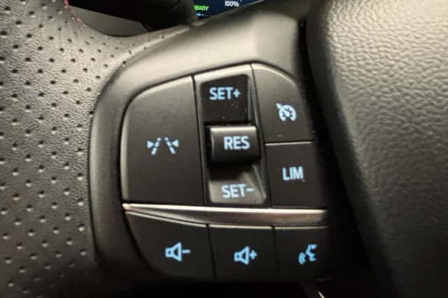 Ford Kuga (2025) thumbnail 10