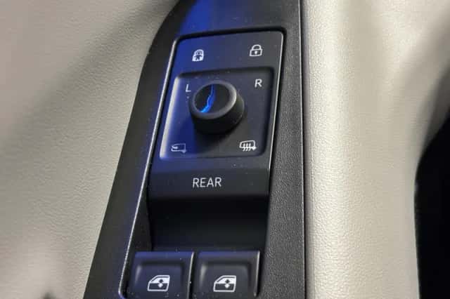 Ford Explorer (2025) thumbnail 17