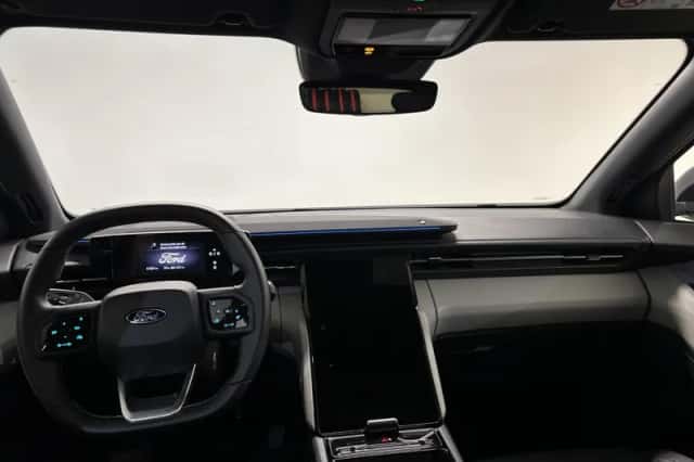 Ford Explorer (2025) thumbnail 3