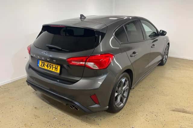 Ford Focus (2018) thumbnail 2