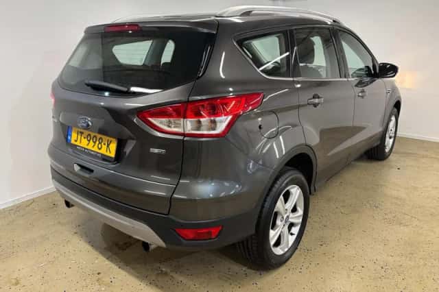 Ford Kuga (2016) thumbnail 2