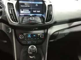 Ford Kuga (2016) thumbnail 21