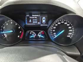 Ford Kuga (2016) thumbnail 23
