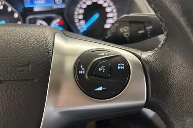 Ford Kuga (2016) thumbnail 5