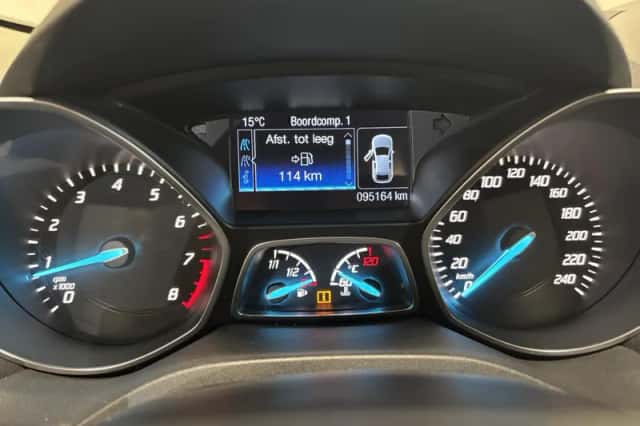 Ford Kuga (2016) thumbnail 6