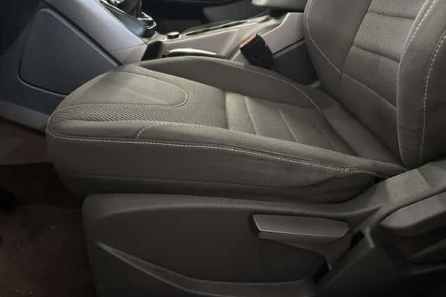 Ford Kuga (2016) thumbnail 8